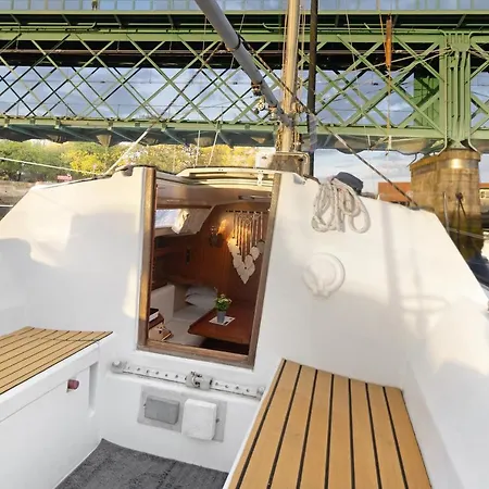 Botel Happy Sailor *