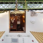 Bådhotel Happy Sailor *
