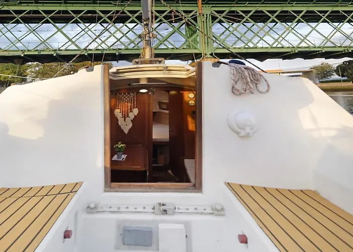 Botel Happy Sailor *